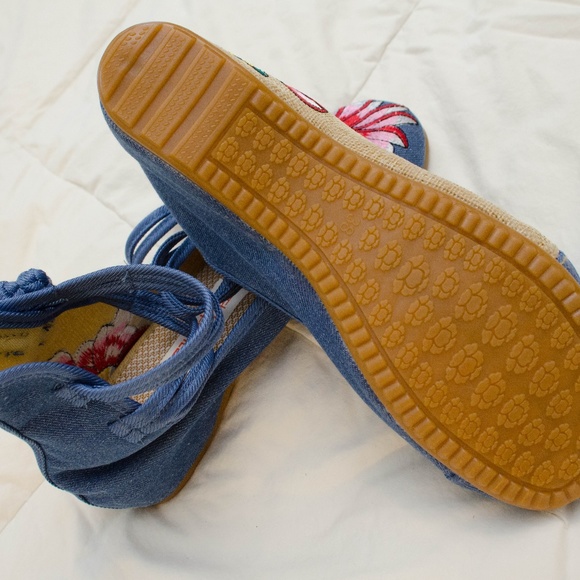 (7W) NWOT Floral Embroidered Weave Flats - Picture 5 of 8